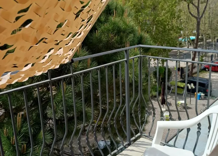 Hotel Explorer